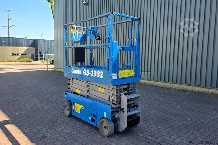 Scissor lift Genie GS1932 Electric, Working Height 7.8 m, 227kg Capac