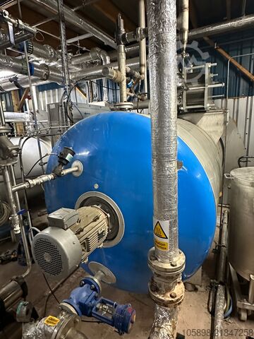 Retorts / autoclaves from recently closed Babyfoods factory Lagarde 4 trolley retorts / autoclaves