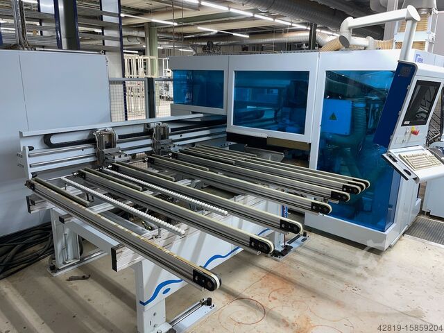 Bearbeitungszentrum mit Durchlauf Weeke BHX500