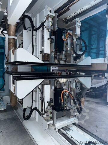 Bearbeitungszentrum mit Durchlauf Weeke BHX500