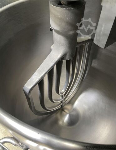 140 quart bakery mixer with jacketed bowl. HOBART Legacy 1400