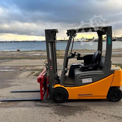 Front loader with rotary frame for fork tines Jungheinrich EFG 320