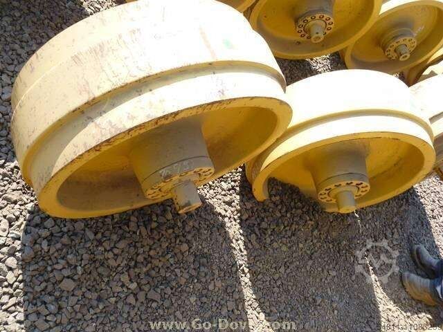 Teile & Zubehör Caterpillar Leiträder D10