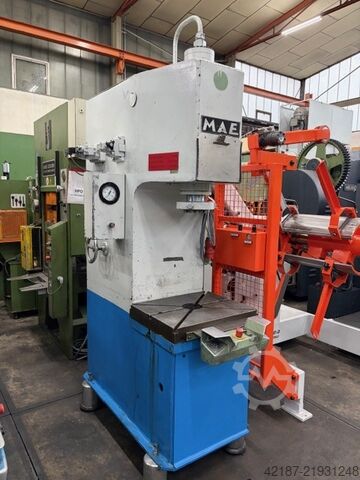 Straightening Press - Single Column MAE S 25