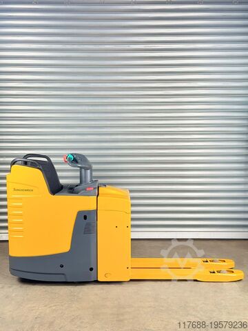 No pallet truck driver Jungheinrich Service Neu - Batterie 82% - 2,5t