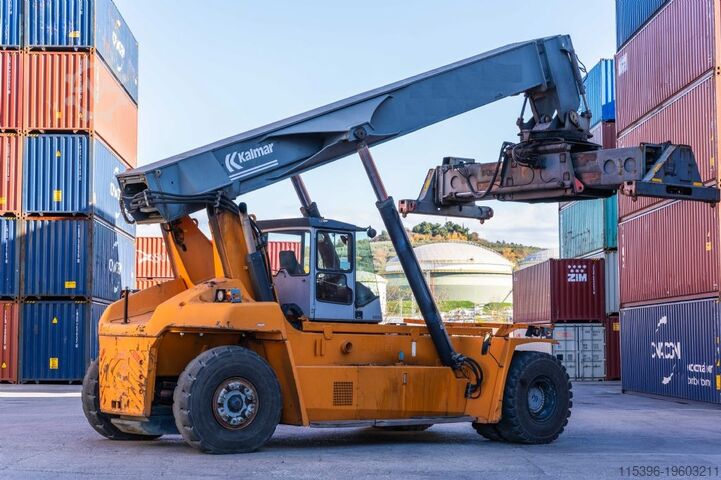 Full-container reach stacker Kalmar DRF450-60S5