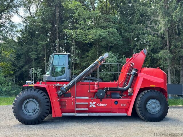 Full-container reach stacker Kalmar DRG450-60S5ME