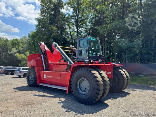 Full-container reach stacker Kalmar DRG450-60S5ME