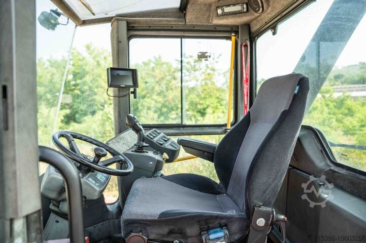 Full-container reach stacker Kalmar DRF450-60C5X