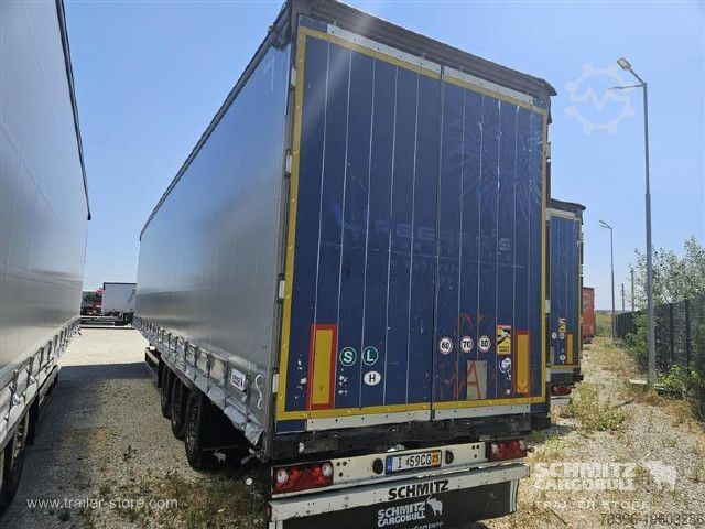 Open semitrailer with tarp Schmitz Cargobull Semitrailer Curtainsider Mega