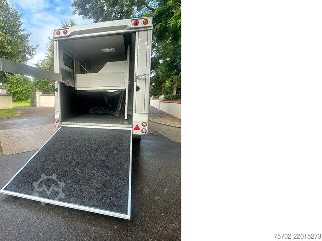 Van  Steinsberger 3-Pferdeanhänger mit Bett