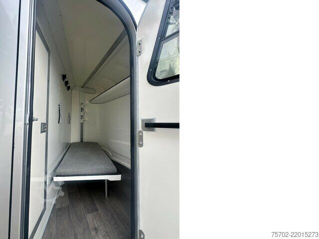 Van  Steinsberger 3-Pferdeanhänger mit Bett