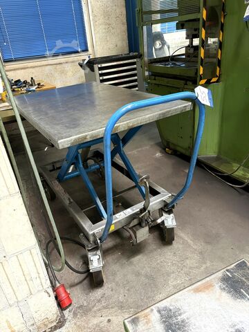 Lot of height-adjustable platform trucks Platform Carts Height-adjustable
