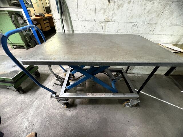 Lot of height-adjustable platform trucks Platform Carts Height-adjustable