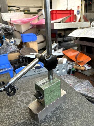 Granite surface plate including height gauge Granite Measuring Plate with Dial Gauge