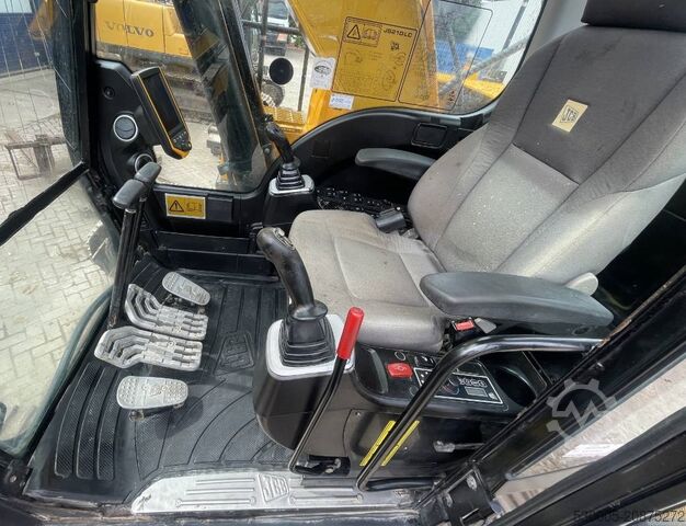 Crawler excavator JCB JS 210 LC 2017