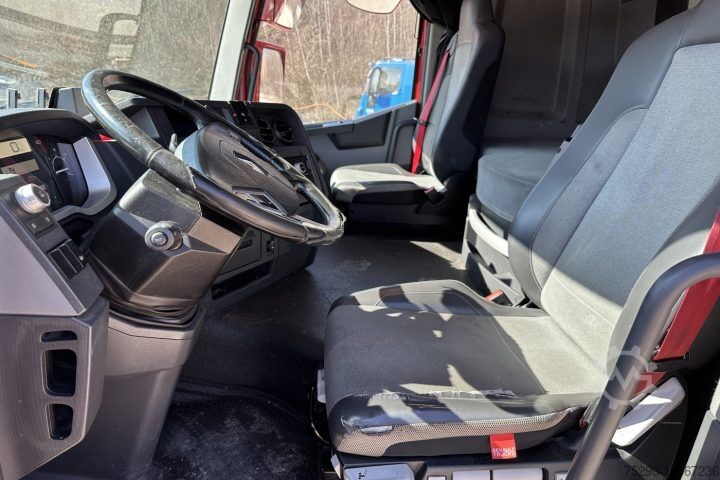 LKW mit Pritsche & Plane Renault T460.18 4x2 Plane Hebebühne / Swiss-Vehicle