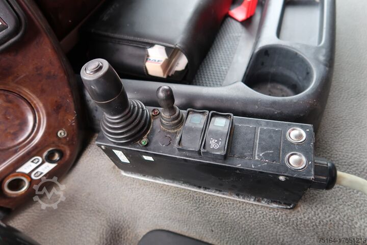 Roll-off tipper truck DAF CF 85.460 T 6x4