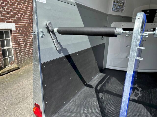 Horse trailer Humbaur XANTHOS AERO SK+AUSZIEHBAR 344X171X236CM 2400KG