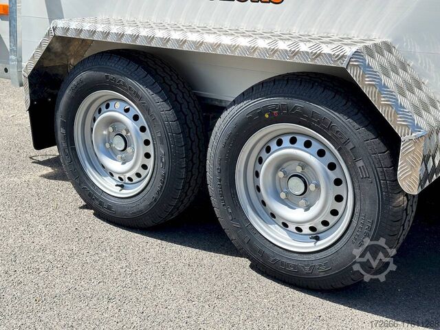 Cattle truck Vezeko VT 2700 RG+LÜFTUNG+BOXENST. 320X160X190CM 2700KG