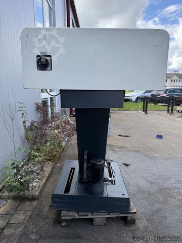 Universal machining center DMG Späneförderer