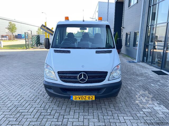 Garbage truck Mercedes-Benz Vuilnisauto 213CDI