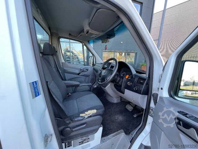 Garbage truck Mercedes-Benz Vuilnisauto 213CDI