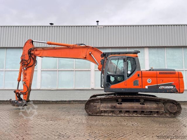 Raupenbagger Doosan DX 225 LC    2012