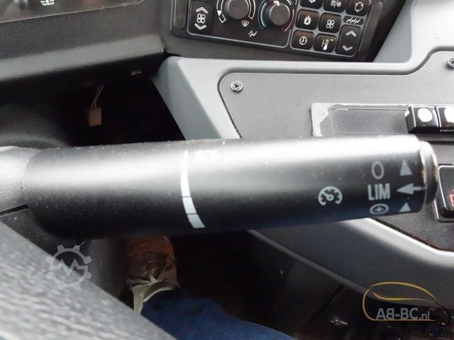 Intercity bus MERCEDES-BENZ Integro 49 Sitze mit Lift Euro 5