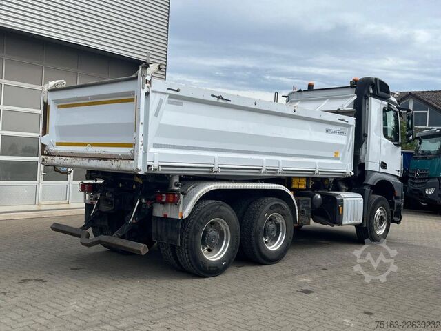 Three-sided tipper truck MERCEDES-BENZ Arocs 2658 K 6x4 3-Achs Kipper Meiller Bordmatik