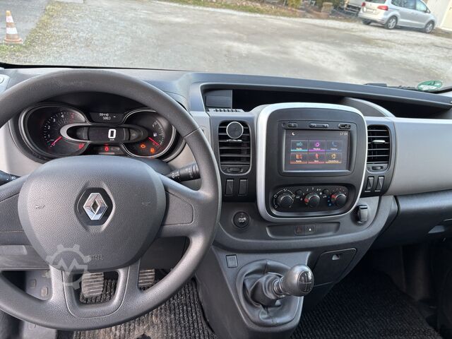 Panel van, navigation system, air conditioning, 89 kW, new MOT Renault Treafic L