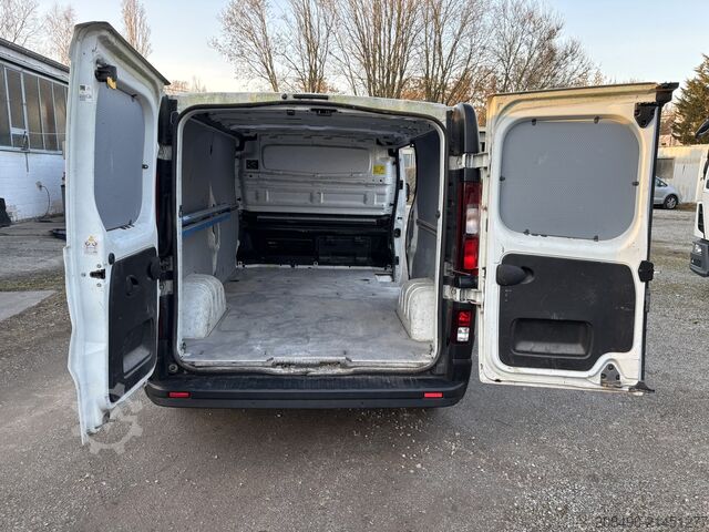 Panel van, navigation system, air conditioning, 89 kW, new MOT Renault Treafic L