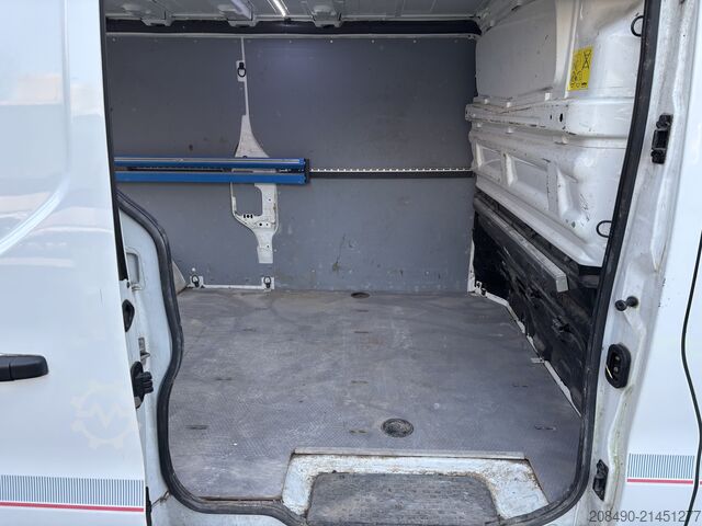 Panel van, navigation system, air conditioning, 89 kW, new MOT Renault Treafic L