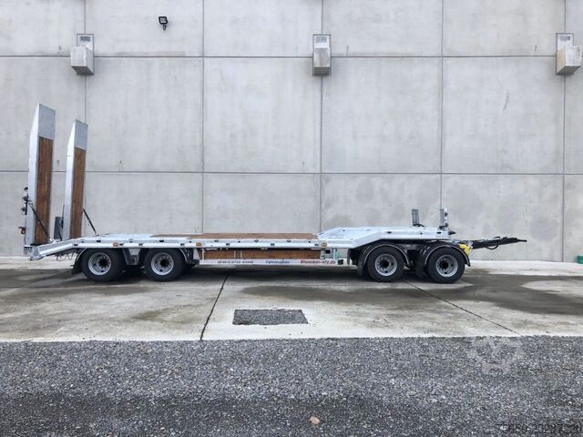 Low loader trailer Möslein T 4 VB H1  neuer 4 Achs Tieflader hydraulischen Rampen
