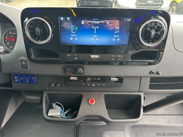 Minibus MERCEDES-BENZ Sprinter 519 4x4 22 Sitzer Klima AHK VIP