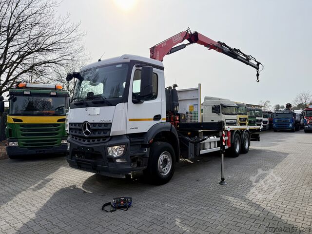 LKW mit Pritsche (offen) Mercedes-Benz Arocs 2636 6X4 Kran Fassi F155