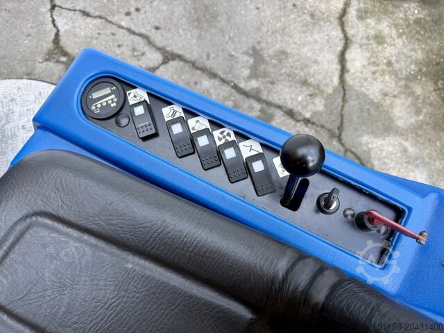 Aufsitzkehrsaugmaschine Stolzenberg Twin Top TT 1100 / E Aufsitzkehrmaschine