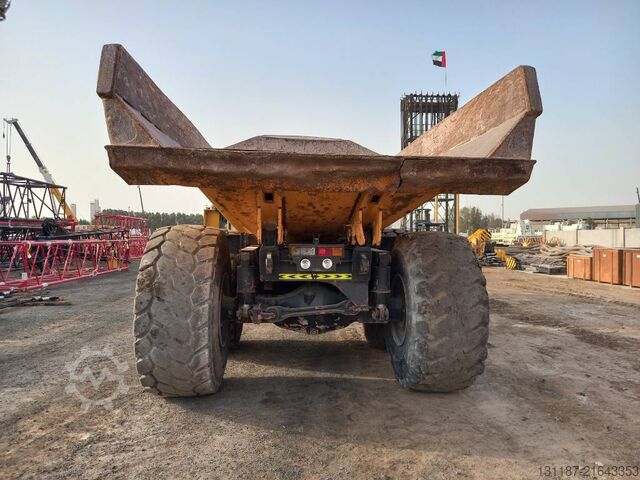 Dumper Komatsu HM400-3R (4 pcs available in Abu Dhabi)