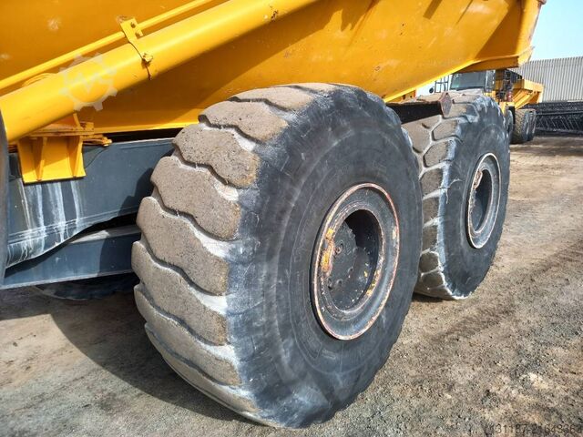 Dumper Komatsu HM400-3R (4 pcs available in Abu Dhabi)