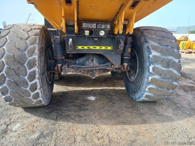 Dumper Komatsu HM400-3R (4 pcs available in Abu Dhabi)