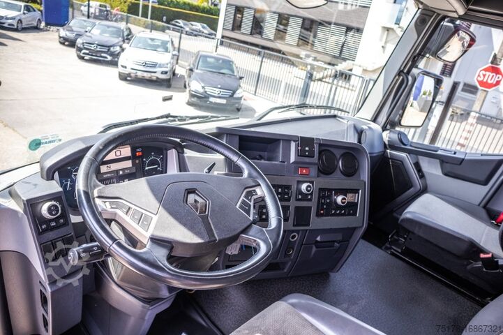 Standard tractor RENAULT T440