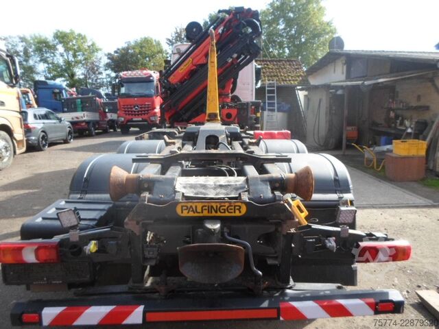 Abrollkipper MERCEDES-BENZ 2843/6x2/Abroller-Kran PK 22002+JIB 060.