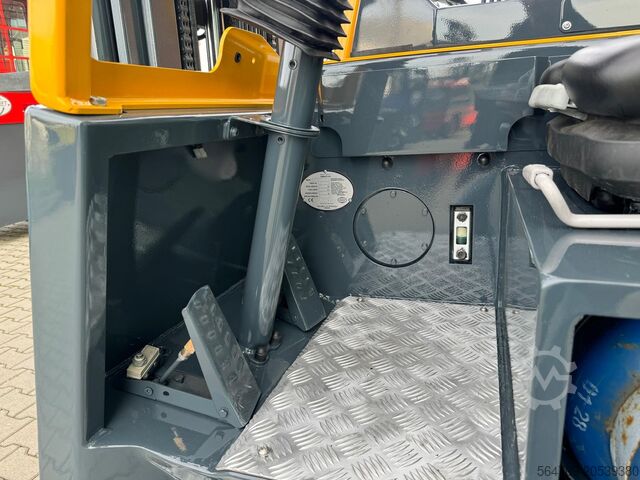 Vierwege-Gabelstapler Combilift CB3000// LPG // 2017 year /Toyota engine