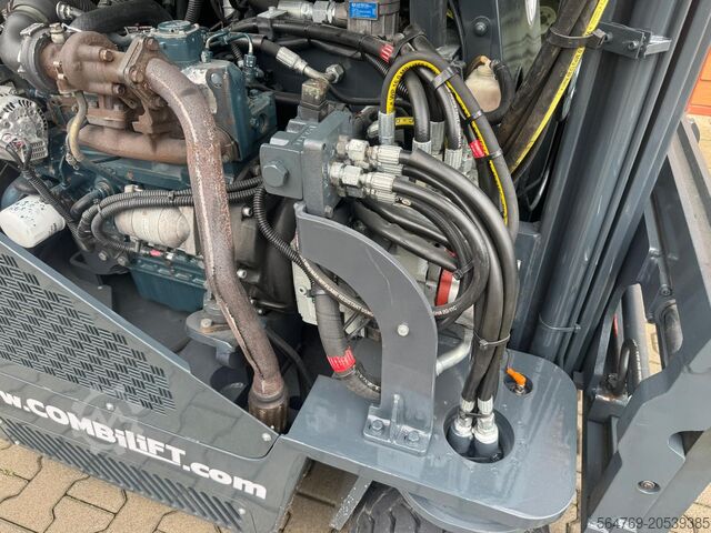 Vierwege-Gabelstapler Combilift CB3000// Diesel// Perfect / Only 5185 h