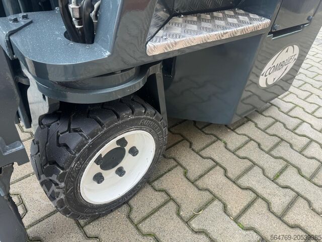 Vierwege-Gabelstapler Combilift CB3000// Diesel// Perfect / Only 5185 h