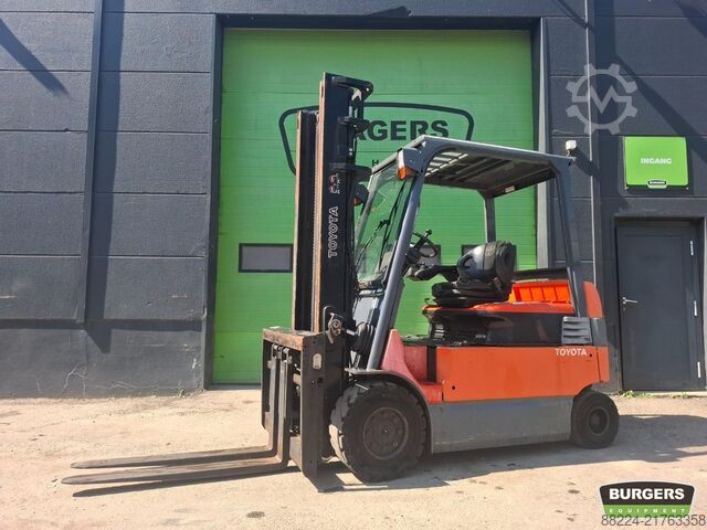 Forklift Toyota 7FBMF30
