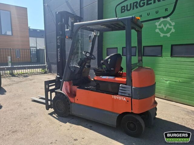 Forklift Toyota 7FBMF30