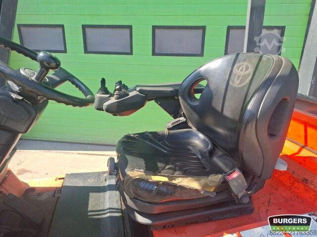 Forklift Toyota 7FBMF30