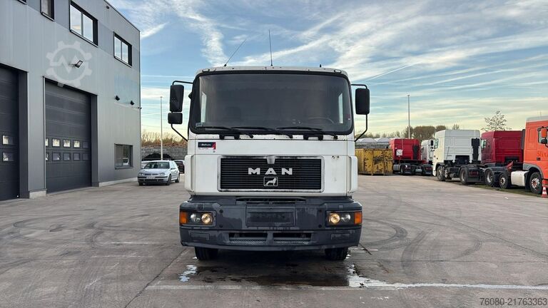 Tanker MAN 25.292 (19220 L / 3 COMPARTIMENTS / 6X2 / MANUA...