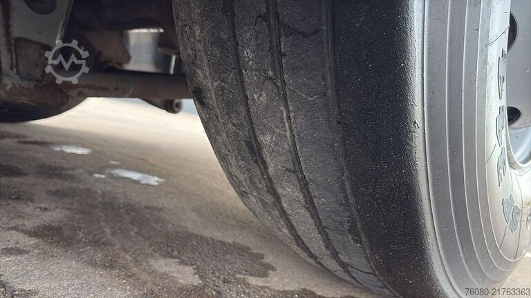 Tanker MAN 25.292 (19220 L / 3 COMPARTIMENTS / 6X2 / MANUA...